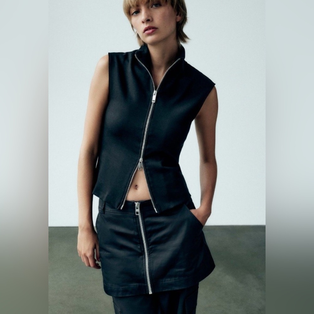 Zara Black Vest with Zipper  NWT